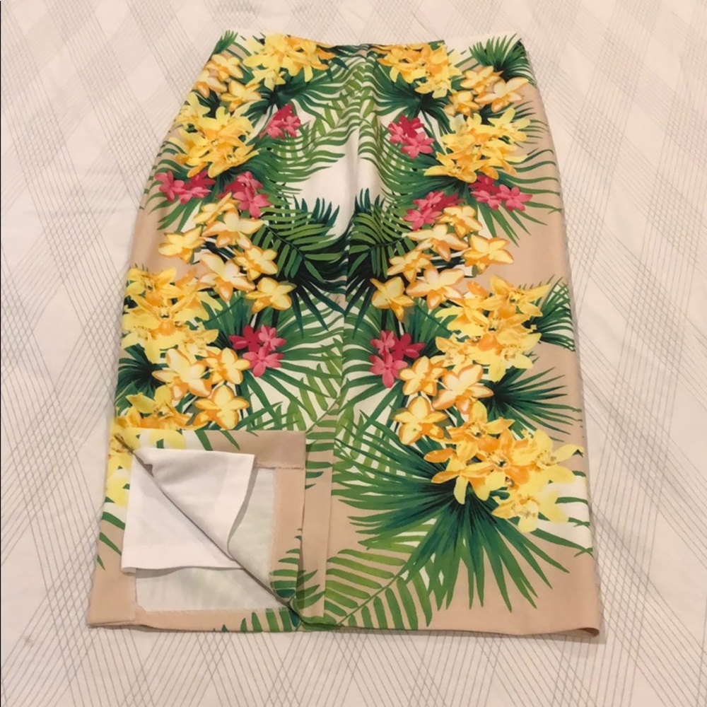 XOXO tropical pencil skirt. Size L